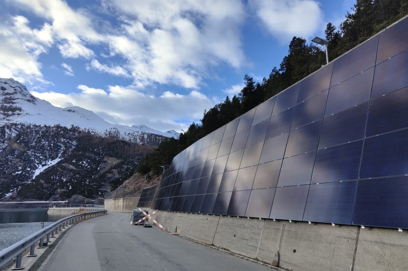 Solitek arbeitet mit Schweizer Unternehmen für alpine Solarprojekte zusammen