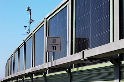 SoliTek PVNB auf der Autobahn E80 in Italien installiert